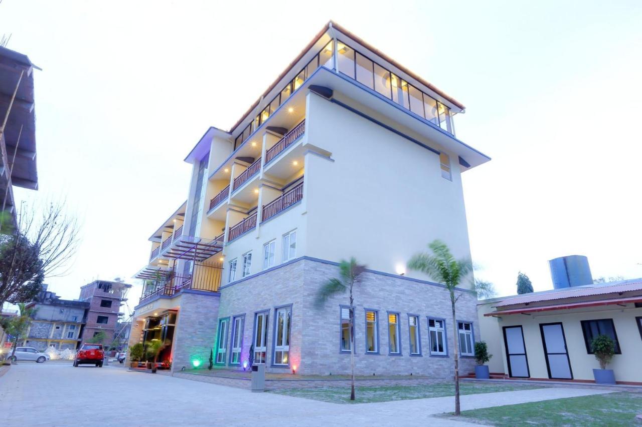 Om Gaura Hotel Pokhara Zewnętrze zdjęcie