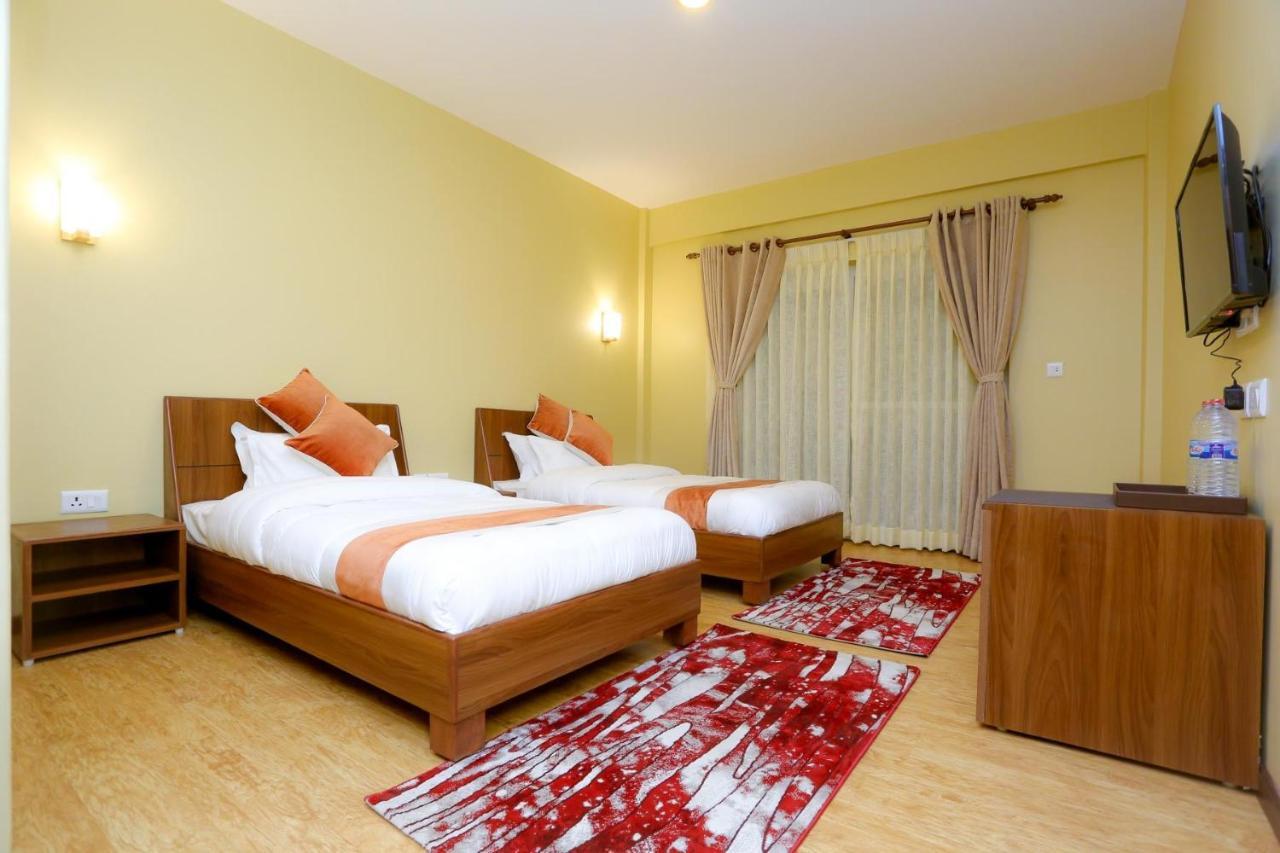 Om Gaura Hotel Pokhara Zewnętrze zdjęcie