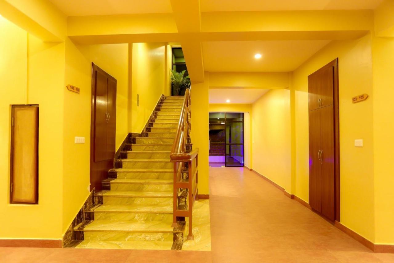 Om Gaura Hotel Pokhara Zewnętrze zdjęcie
