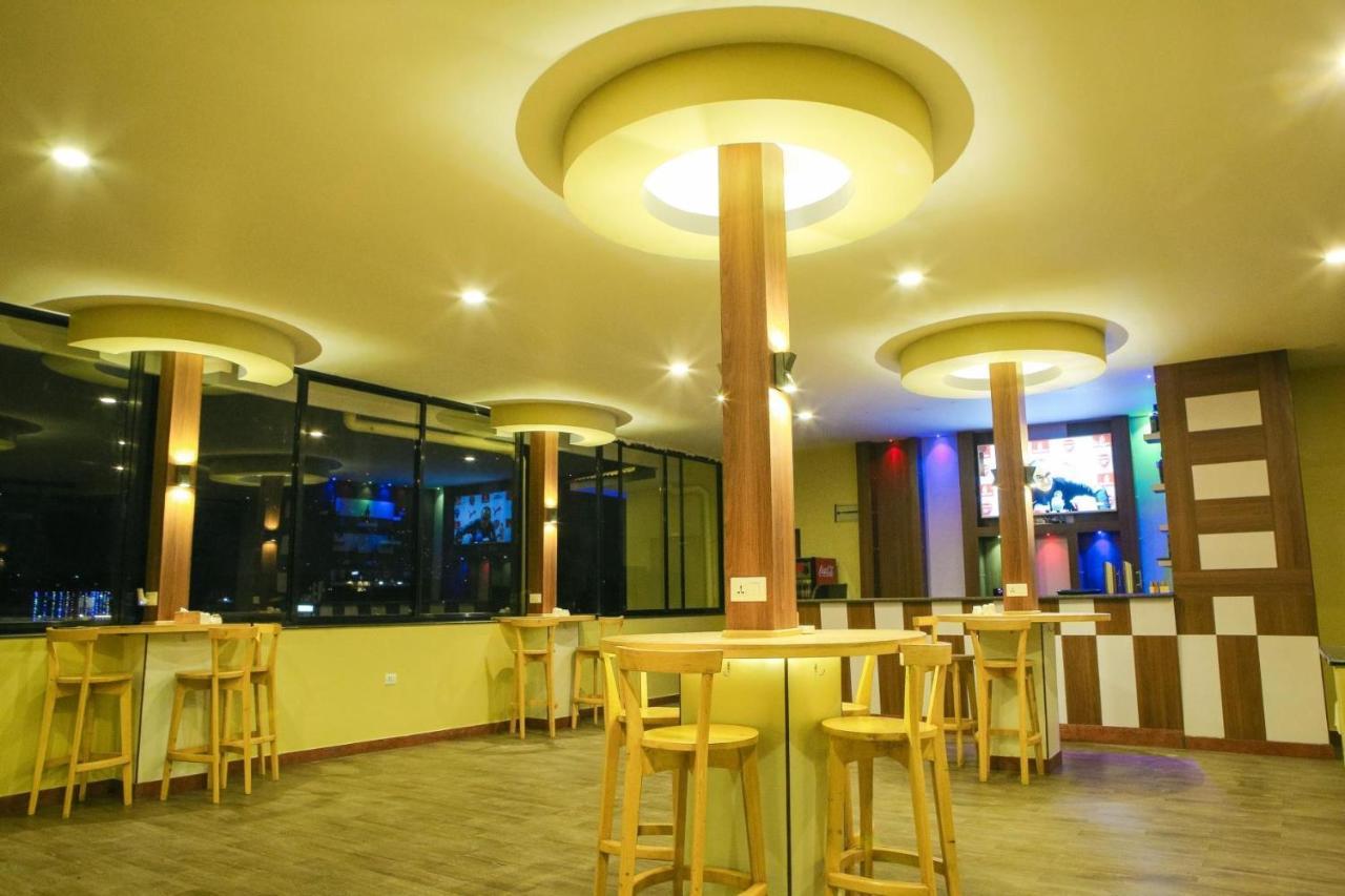 Om Gaura Hotel Pokhara Zewnętrze zdjęcie