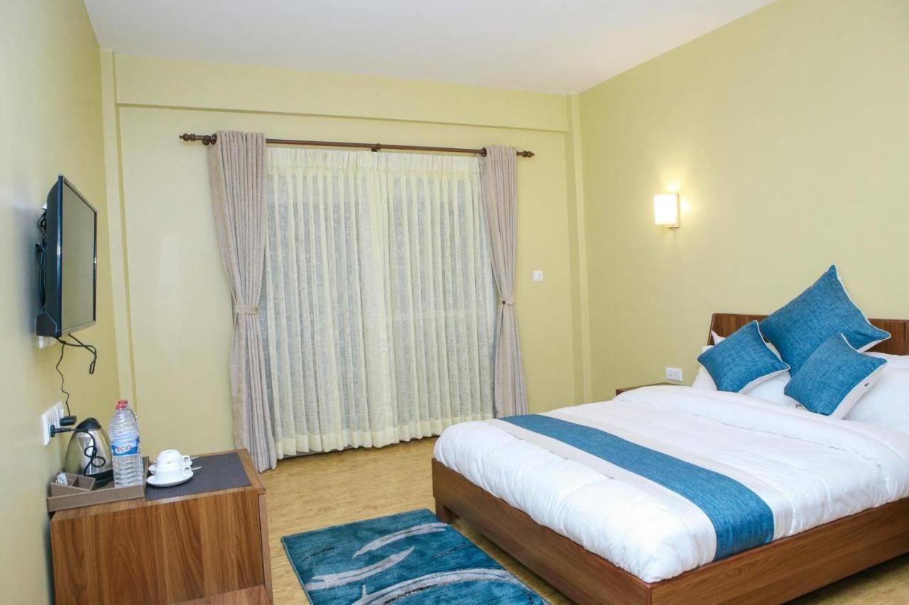 Om Gaura Hotel Pokhara Zewnętrze zdjęcie