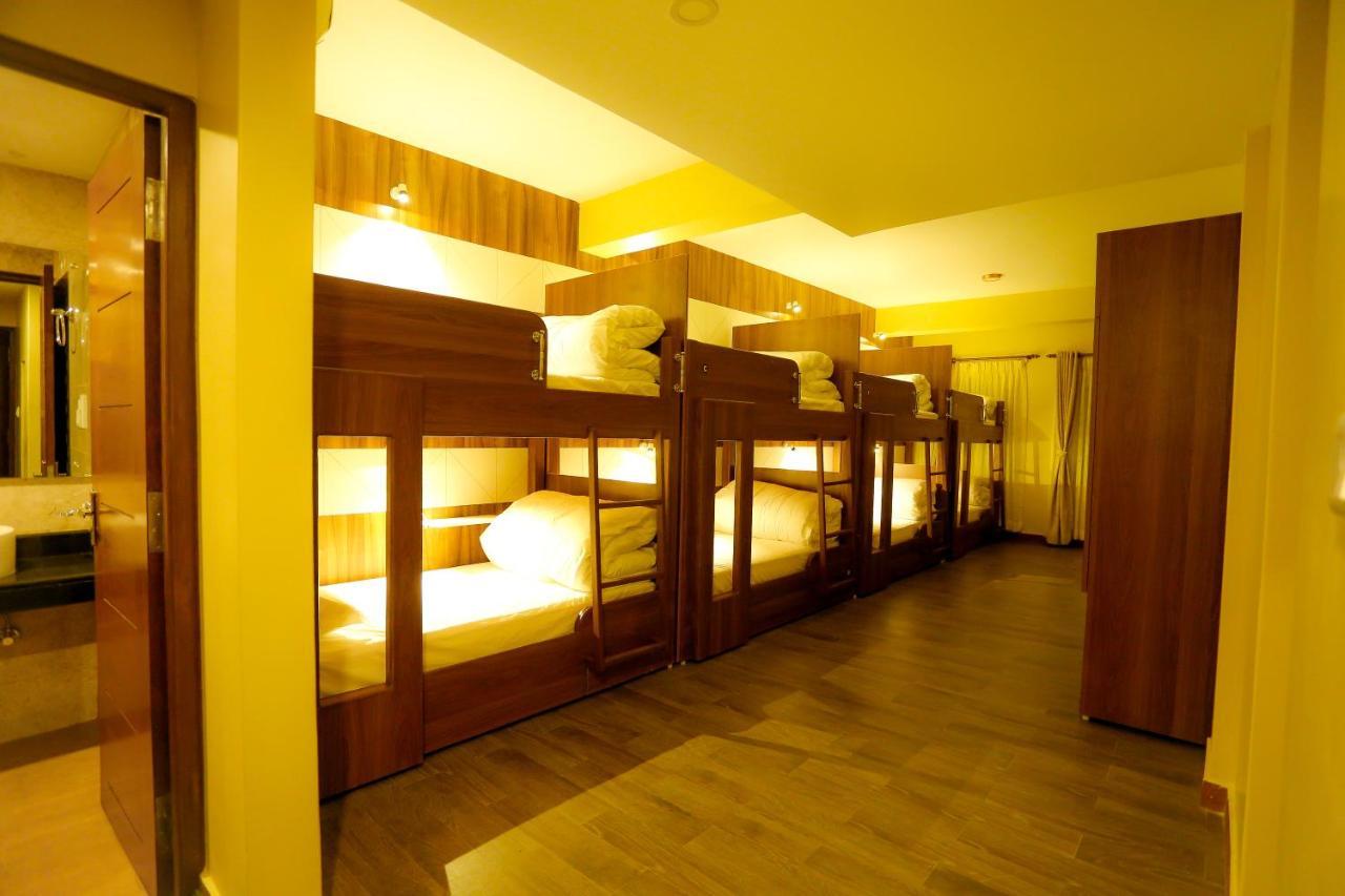 Om Gaura Hotel Pokhara Zewnętrze zdjęcie