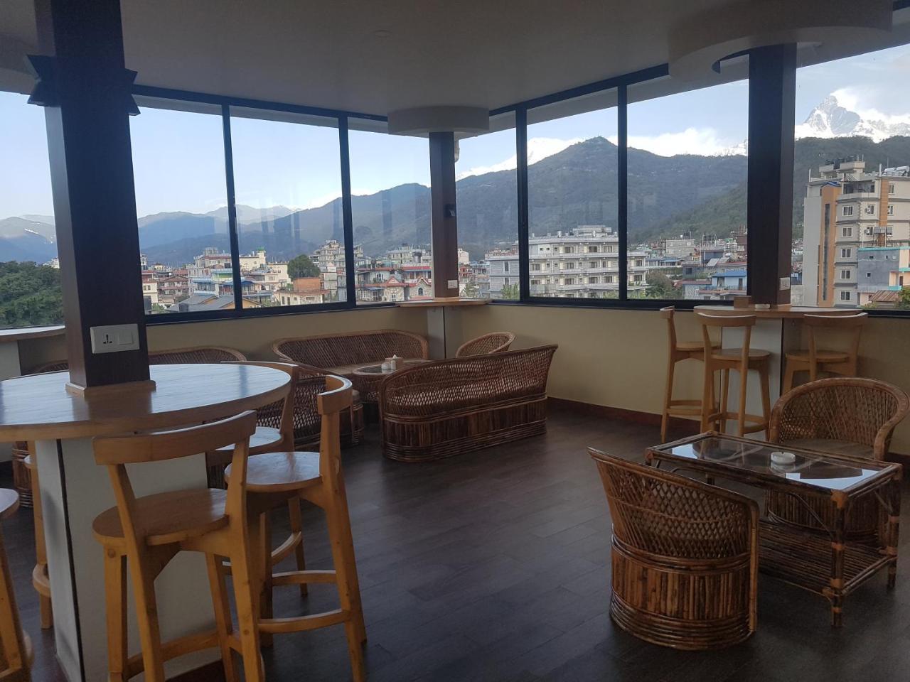 Om Gaura Hotel Pokhara Zewnętrze zdjęcie
